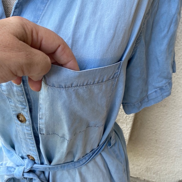 Lulu’s beautiful blue short dress w/ buttons & tie. So pretty and flattering - Picture 3 of 10